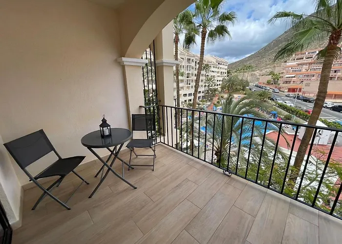 Castle Harbour Cristianos Beautiful With Pool View Apartment Los Cristianos (Tenerife)