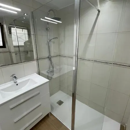 Castle Harbour Cristianos Beautiful With Pool View Apartmán