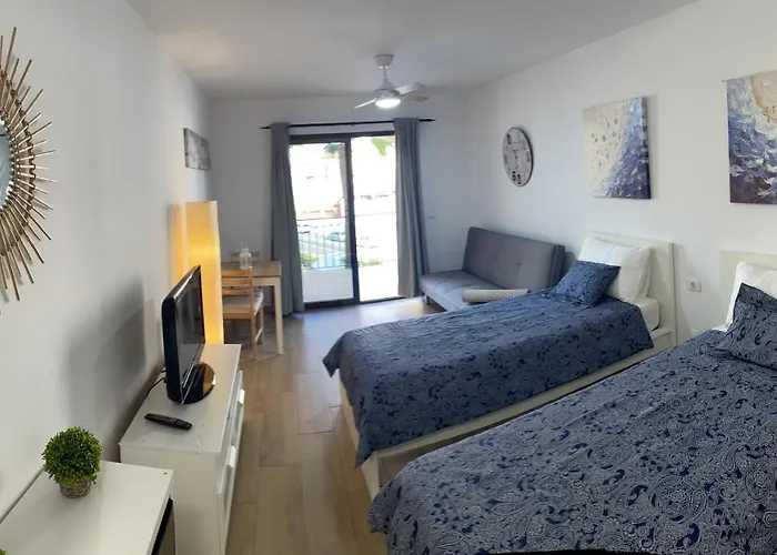 Castle Harbour Cristianos Beautiful With Pool View Апартаменты Лос Кристианос