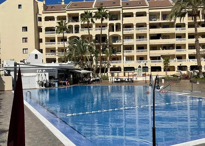 Castle Harbour Cristianos Beautiful With Pool View Апартаменты Лос Кристианос