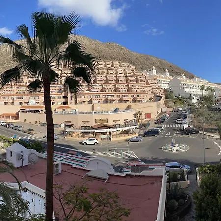 Castle Harbour Cristianos Beautiful With Pool View Apartman Los Cristianos